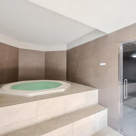 Giaxtower Gym & Pool Bright Space 6th Floor