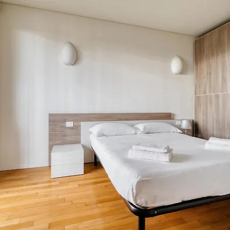 Apartment Giaxtower Gym & Pool Bright Space Milan